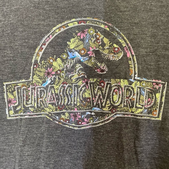 Jurassic World - Small T-Shirt - Picture 3 of 4
